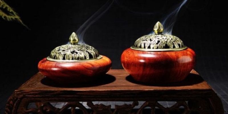 Hương trầm giúp làm dịu thần kinh, giảm áp lực và tạo cảm giác bình tĩnh